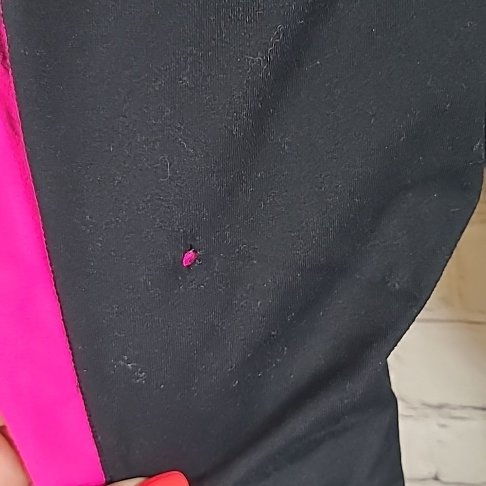 Fabletics PowerHold Capri Leggings S Black Pink Colorblock Pocket Compression - Picture 7 of 10